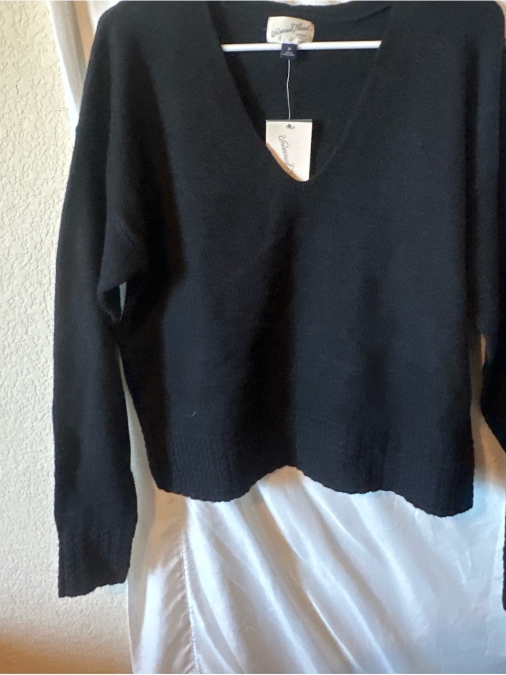 Universal Thread Black V-Neck Women's Sweater